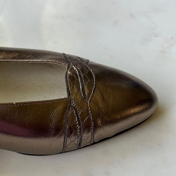 New Amalfi Dine Women's Metallic Leather gold Bronze Flats 7.5 AA narrow - Picture 6 of 8
